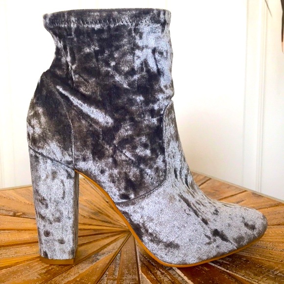 Shoe Dazzle Shoes - NWT Size 10 Shoe Dazzle Gray Velvet Heeled Booties